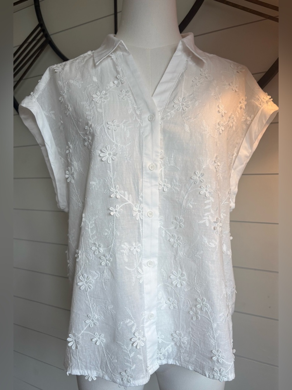 Adriana Papell Appliquéd Embroidered White Cap-Sleeve Button-Front Top - Size L - Picture 6 of 10